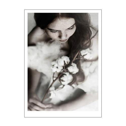 Poster & Frame - Ingrey Studio poster 30x40 cm girl with cottonflower