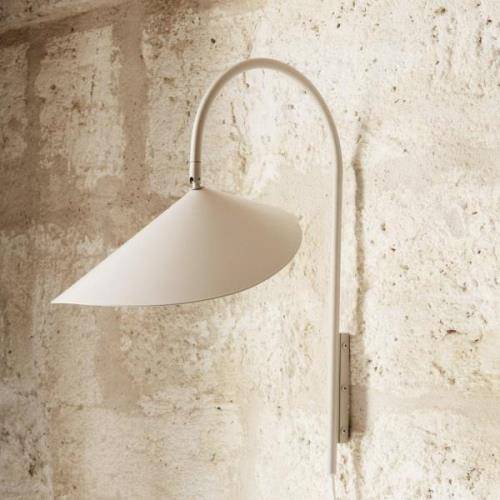 ferm LIVING Arum Svängbar vägglampa, beige, 47 cm, stickpropp