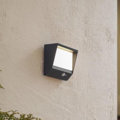 Lucande LED solcellsdriven utomhusvägglampa Dava, höjd 14 cm, sensor