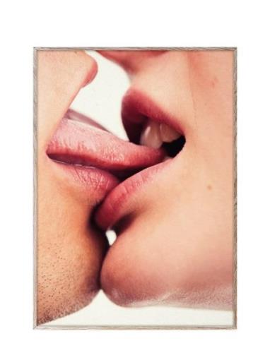 Paper Collective The Kiss I 30X40 Multi/patterned