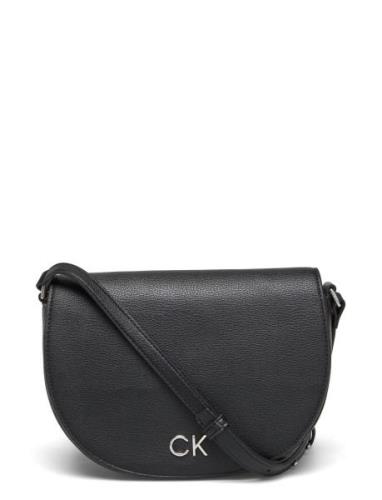 Calvin Klein Ck Daily Saddle Bag Pebble Svart