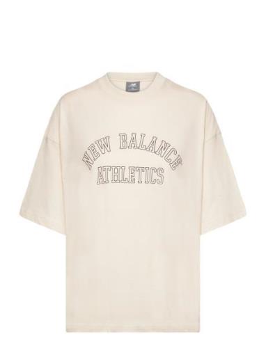 New Balance Graphic Jersey Over D T-Shirt Kräm